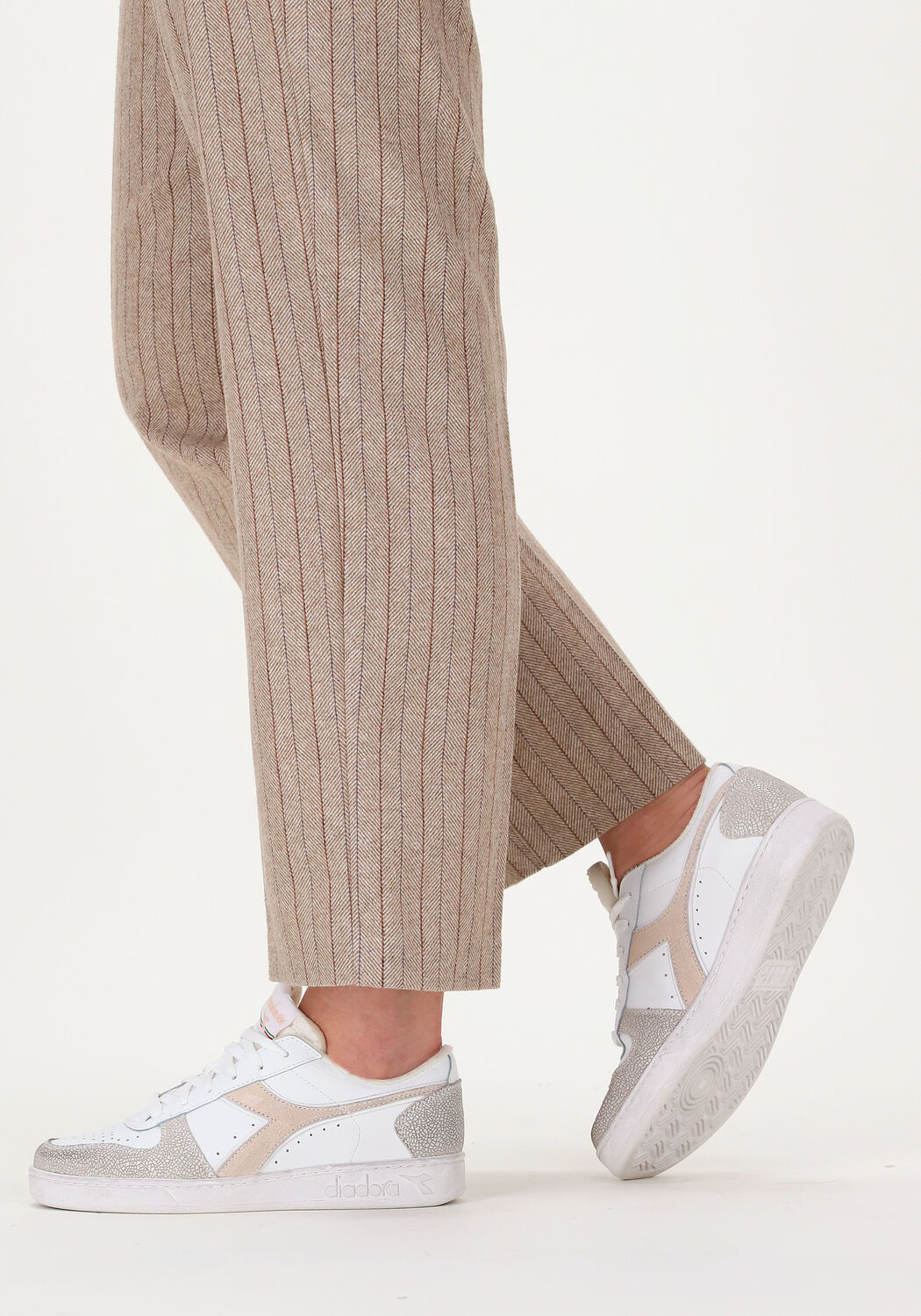 DIADORA Baskets basses MAGIC BASKET LOW ICONA WOMAN en blanc - large