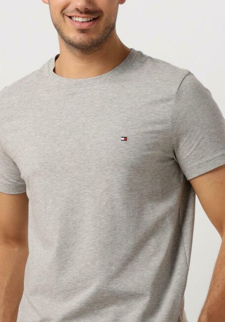 TOMMY HILFIGER T-shirt CORE STRETCH SLIM C-NECK en gris - large