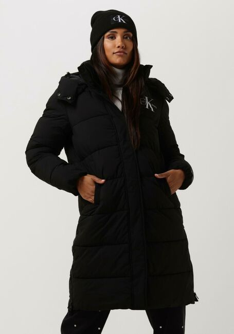 CALVIN KLEIN Veste matelassé MONOLOGO MW LONG PUFFER en noir - large