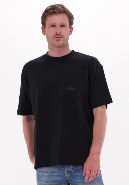 CALVIN KLEIN T-shirt SHRUNKEN BADGE POCKET TEE en noir - large