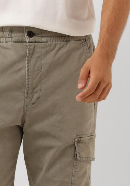 BUTCHER OF BLUE Pantalon cargo TRISTAN SLIM SATEEN CARGO en vert - large