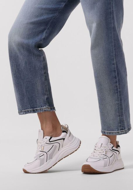 Witte OMODA Sneakers CHARU - large