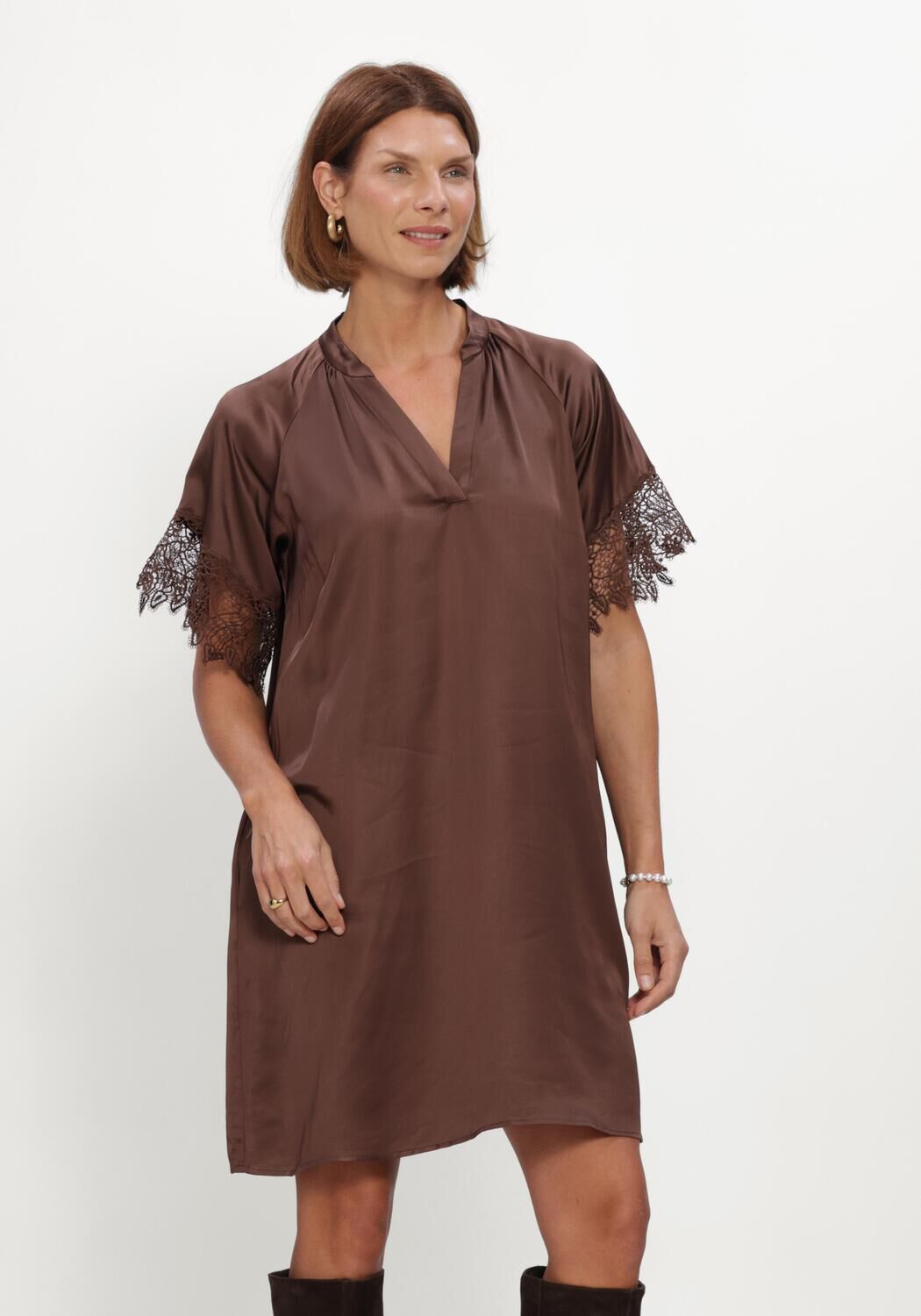 BRUUNS BAZAAR KORTHALSIABBWENNY DRESS Robes en marron - large