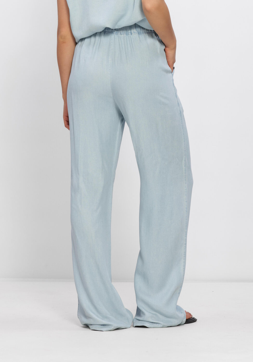 NUKUS Pantalon NOVI PANTS en bleu - large