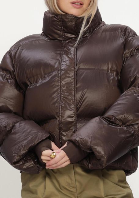 NEO NOIR Veste matelass&eacute; RHEA SHINY PUFFER JACKET en marron - large