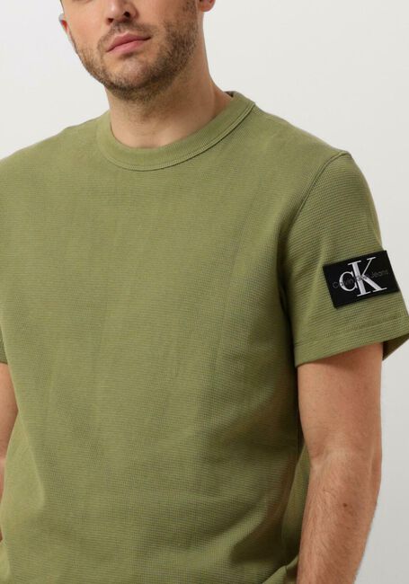 CALVIN KLEIN T-shirt BADGE WAFFLE TEE en vert - large