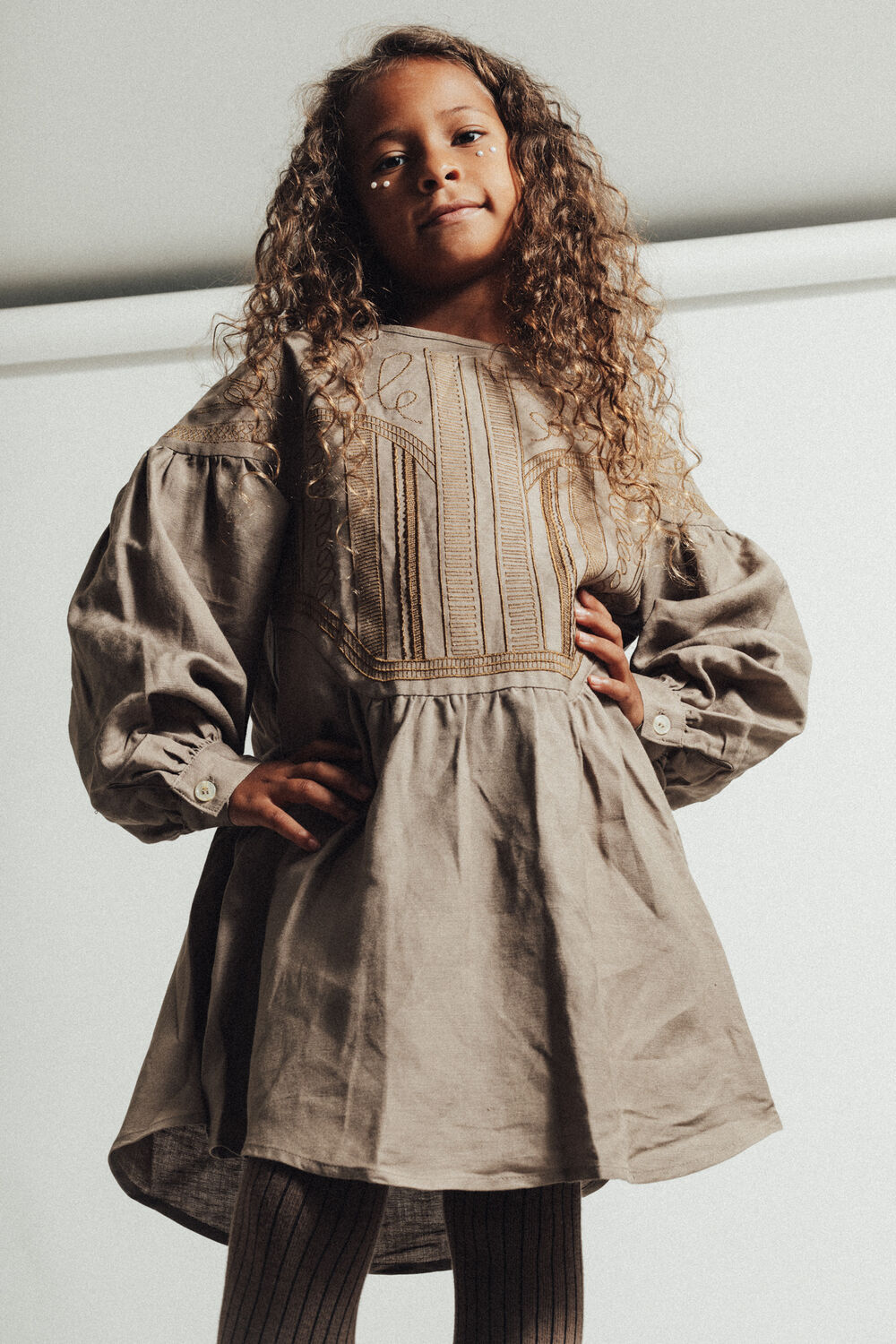 BAJE STUDIO Mini robe ISABELLA en taupe - large