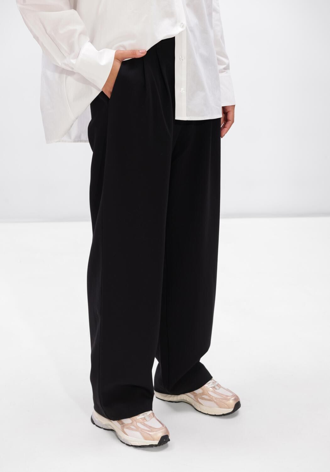 Zwarte ALIX THE LABEL Wijde broek LADIES WOVEN BAGGY PANTALON - large