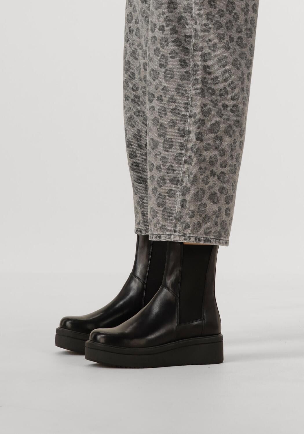 VAGABOND SHOEMAKERS Bottines chelsea TARA en noir - large