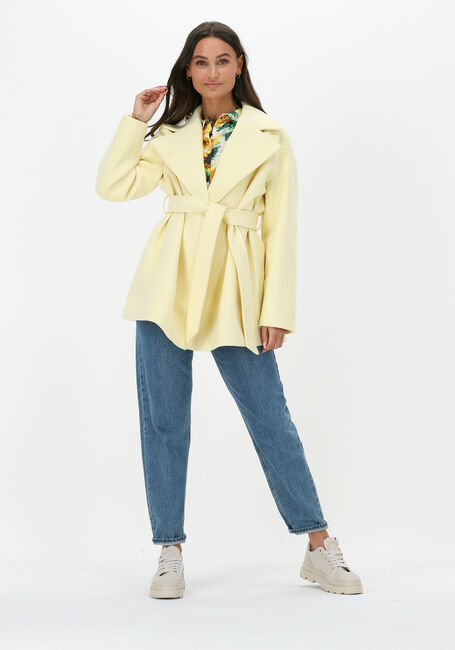NA-KD Manteau OVERLAP SHORT COAT en jaune - large