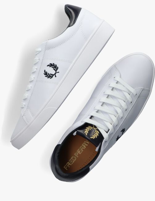 FRED PERRY B1226 Baskets basses en blanc - large