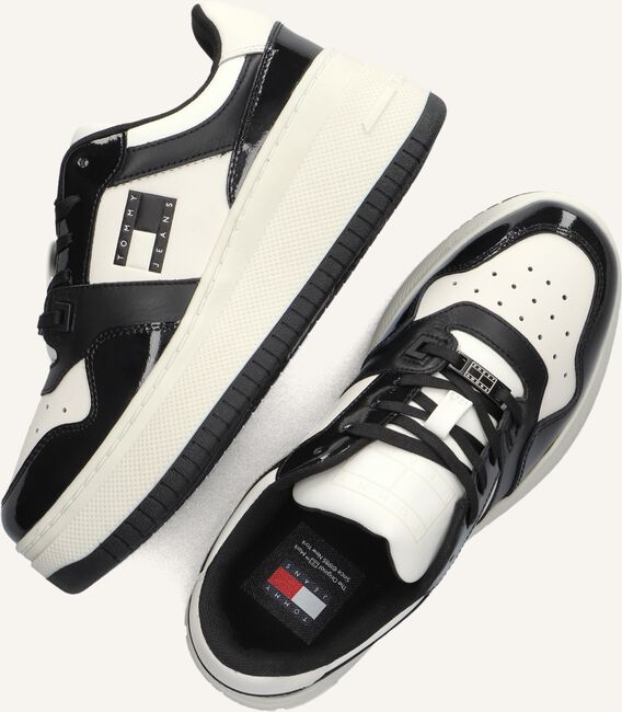 Witte TOMMY JEANS Sneakers TJW RETRO BASKET FLATFORM Witte TOMMY JEANS Sneakers TJW RETRO BASKET FLATFORM - large