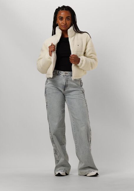 TOMMY JEANS Veste matelassé TJW CRP TEDDY ESSENTIAL PUFFER en blanc - large