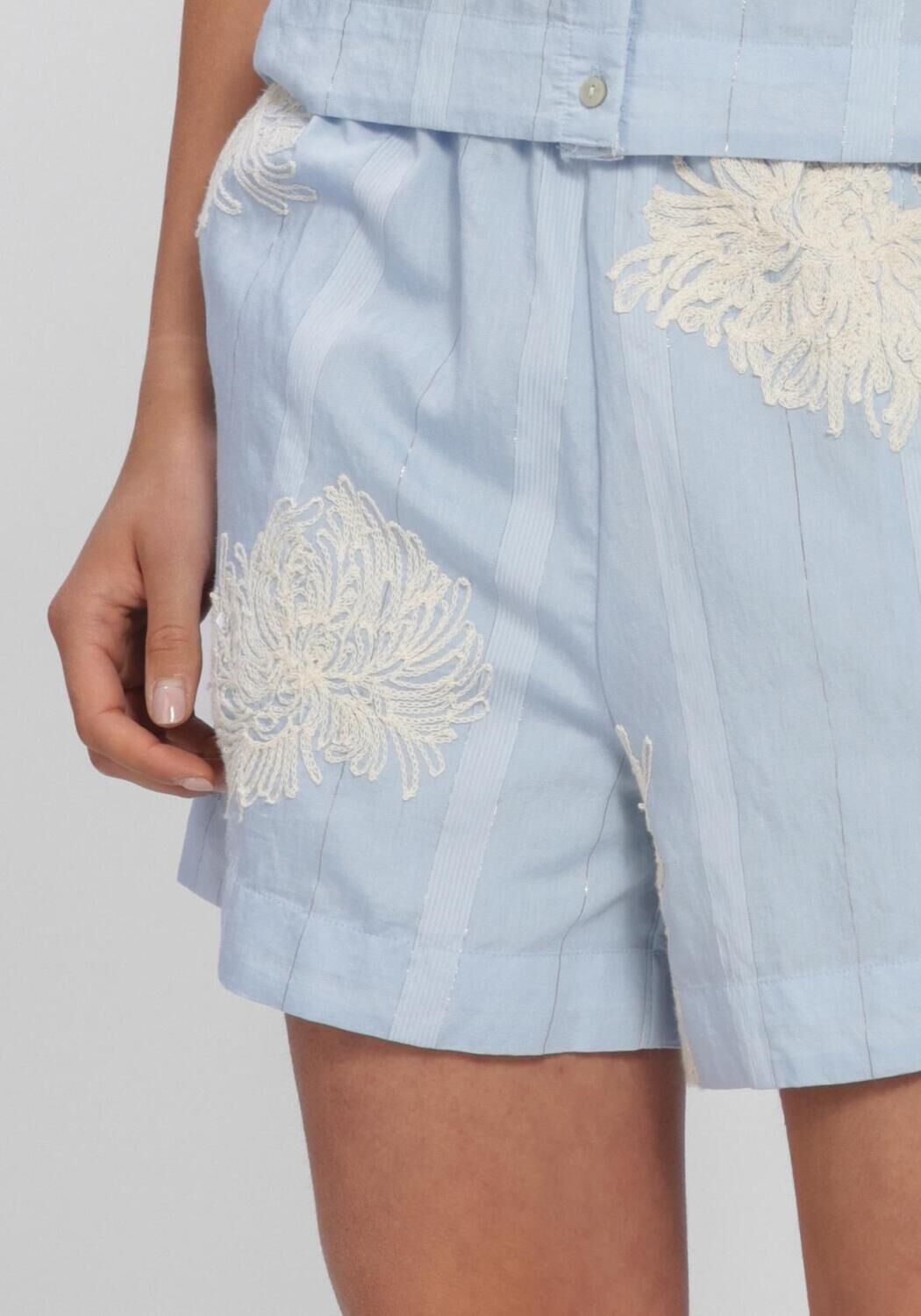 Lichtblauwe Y.A.S. Broeken/jumpsuits YASSKANA HW SHORTS - large
