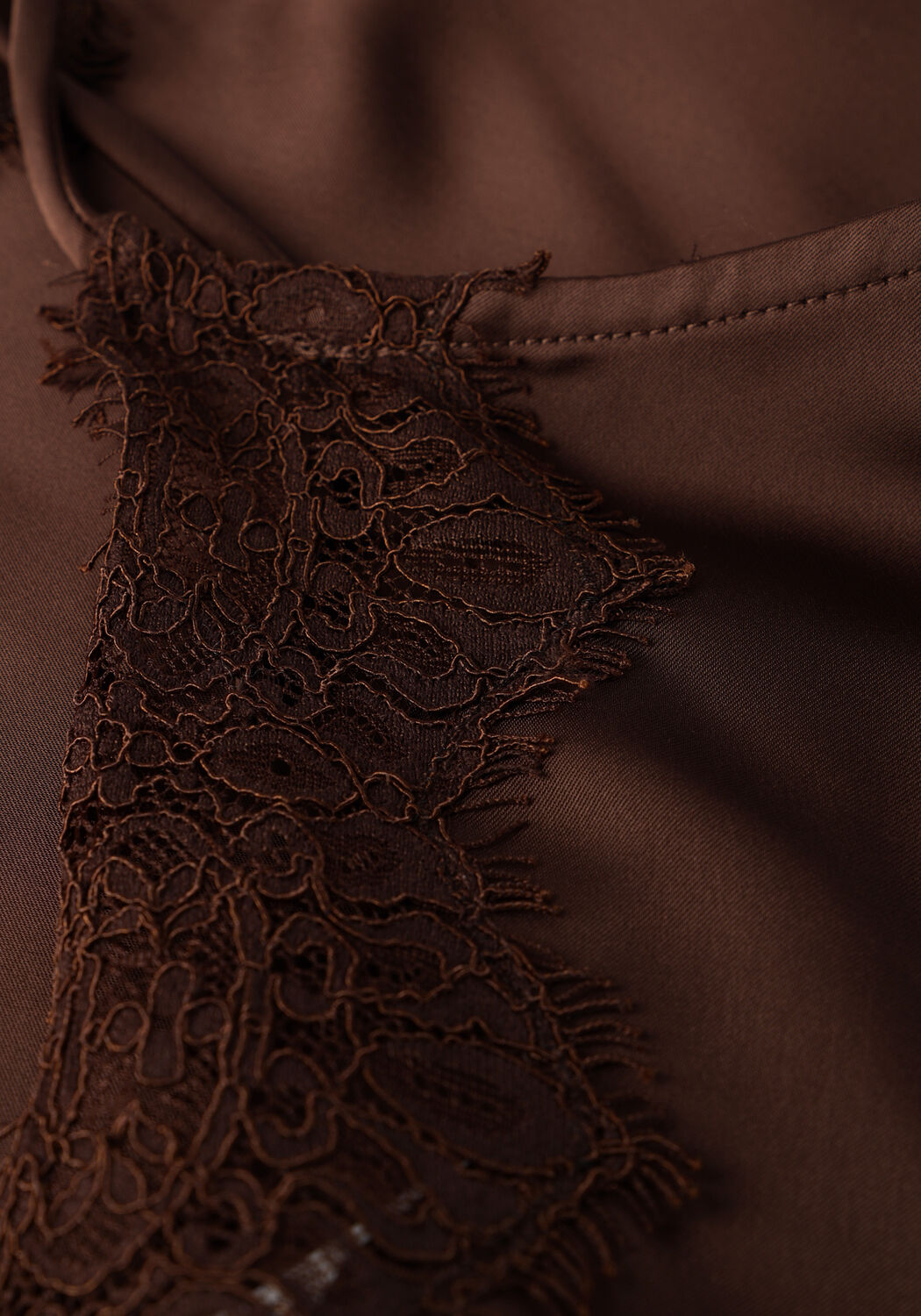 HAUTE L'AMITI&Eacute; NAOMI ASYM LINGERIE TOP Hauts & T-shirts en marron - large