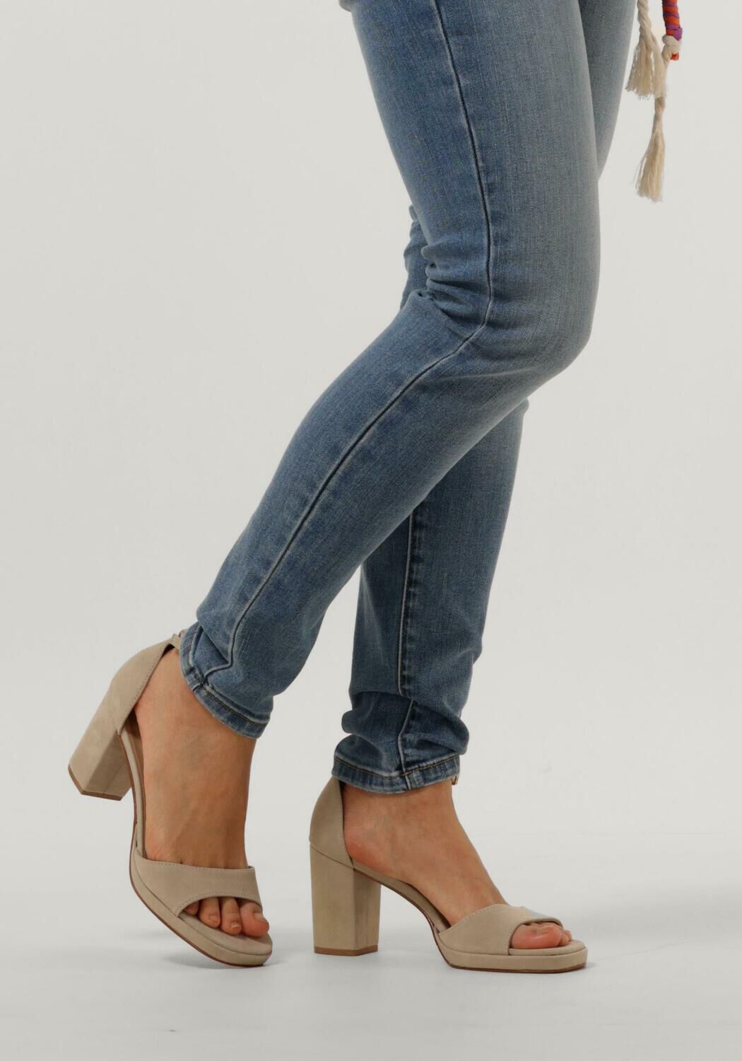 Beige OMODA Sandalen ISLA 01 Omoda