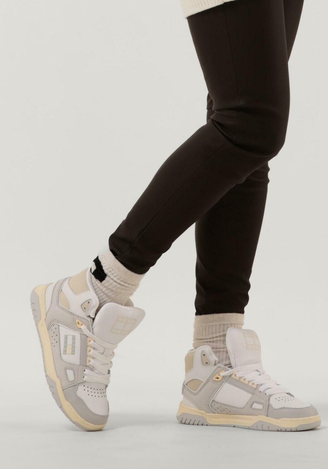 TOMMY JEANS Baskets montantes DROID MID DAMES en gris - large