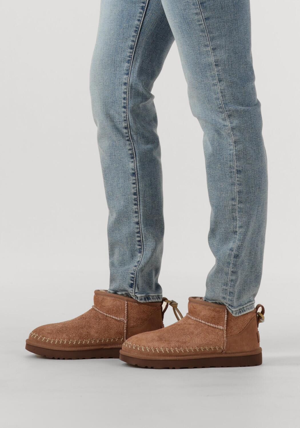 Bruine UGG  W CLASSIC ULTRA MINI BIARRITZ - large