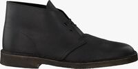 CLARKS Chaussures à lacets DESERT BOOT MEN en noir  - medium