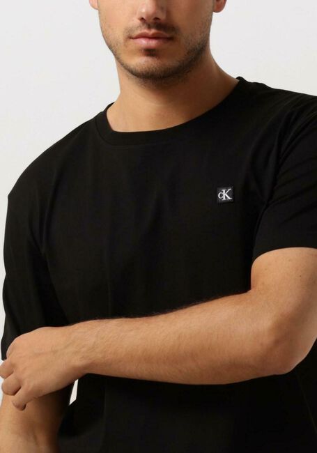 CALVIN KLEIN T-shirt CK EMBRO BADGE TEE en noir - large