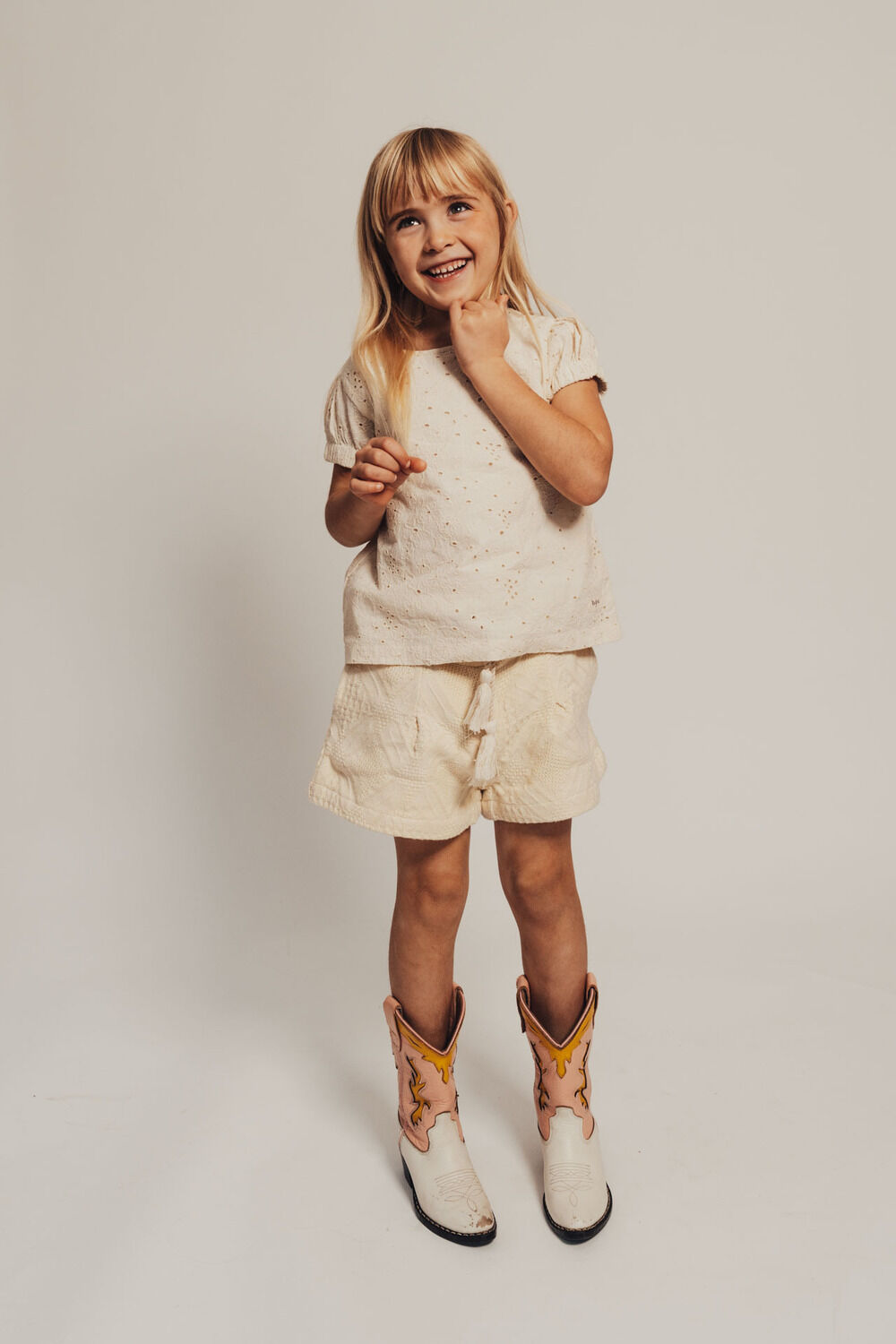 BAJE STUDIO YULA Pantalons en beige - large