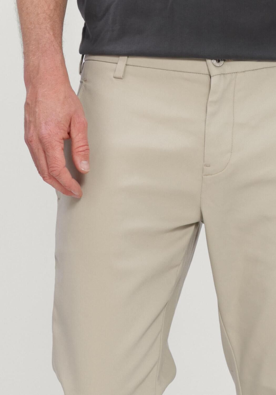 CAST IRON Pantalons longs CYLAS TAPERED CHINO MEGDA POWER Sable - large