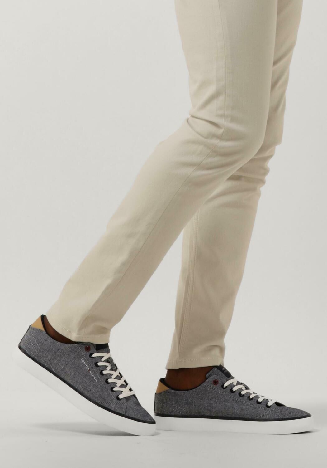 TOMMY HILFIGER Baskets basses TOMMY HILFIGER VULC LOW CHAMBRAY en bleu - large