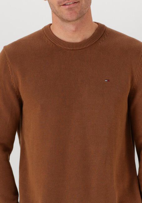 TOMMY JEANS Chandail TJM SLIM ESS SWEATER EXTS en marron - large