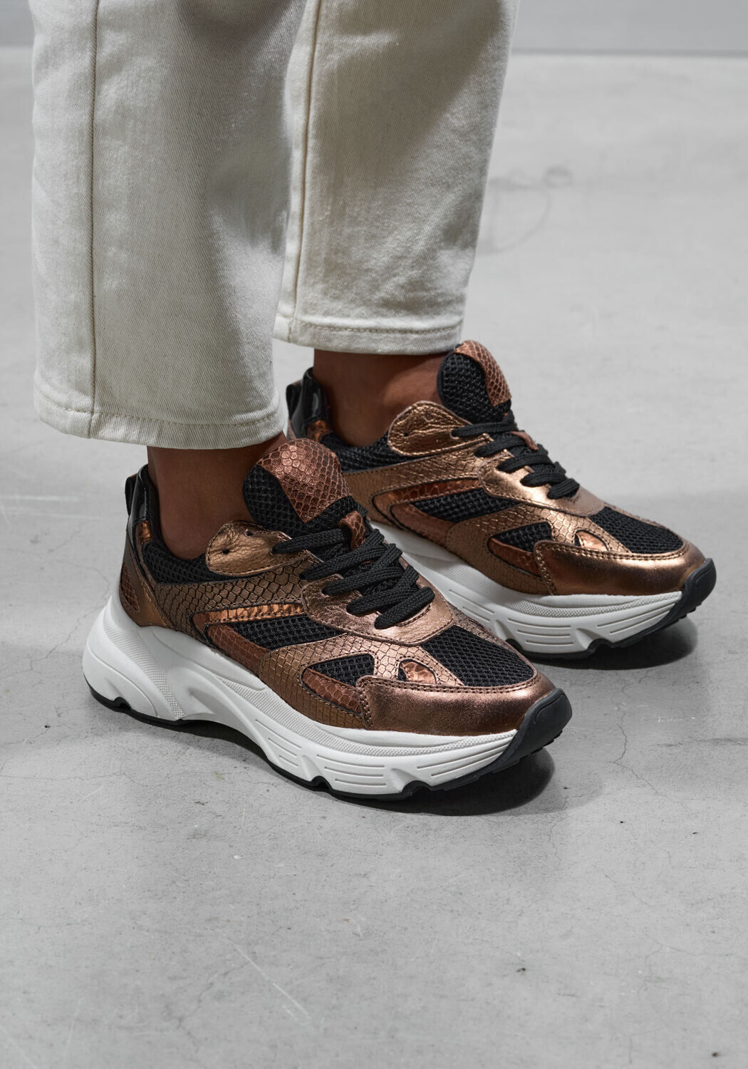 LINA LOCCHI Baskets basses TOKIO en bronze - medium