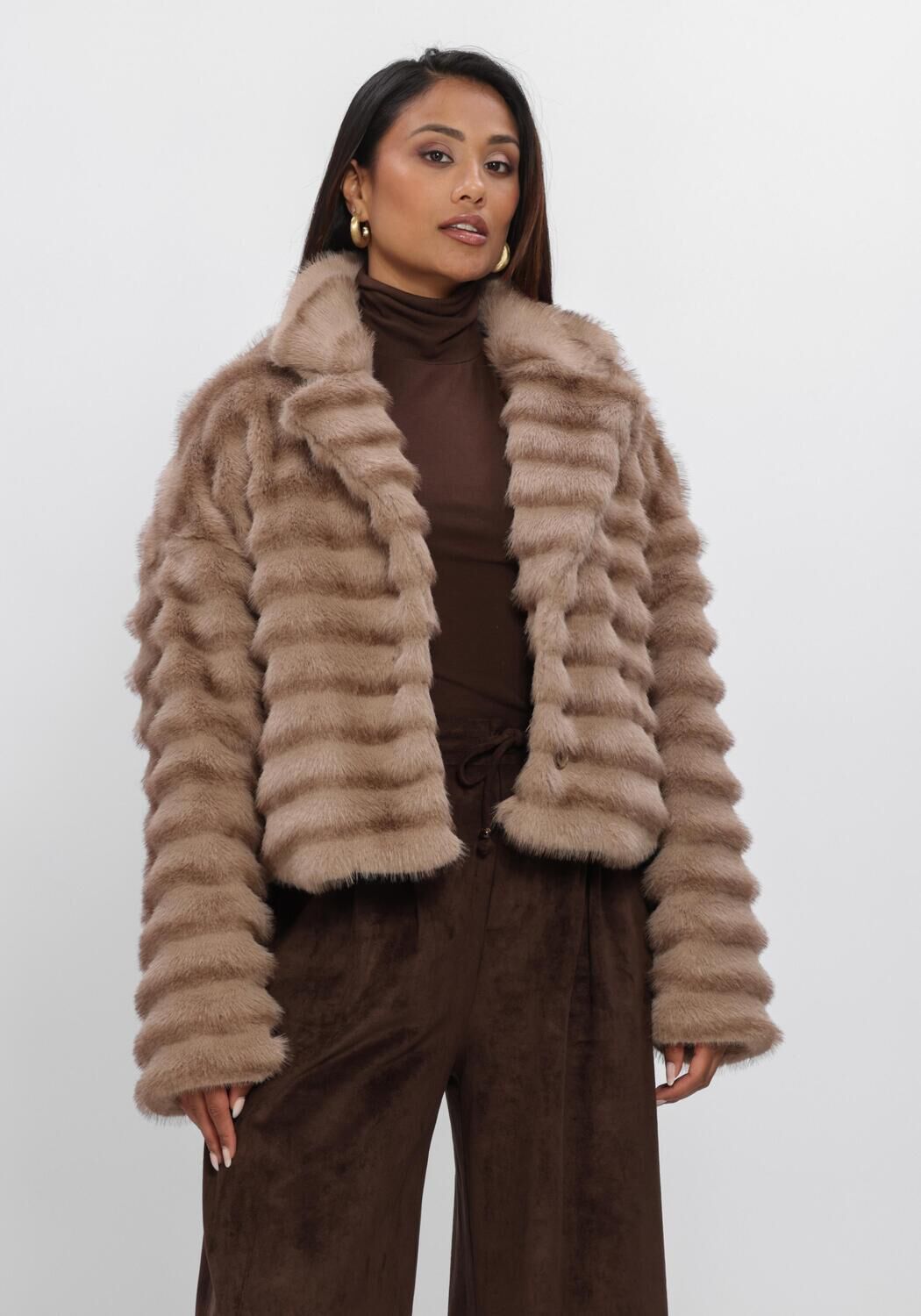 NUKUS Manteau en fausse fourrure HILDE JACKET FLUFFY en beige - large