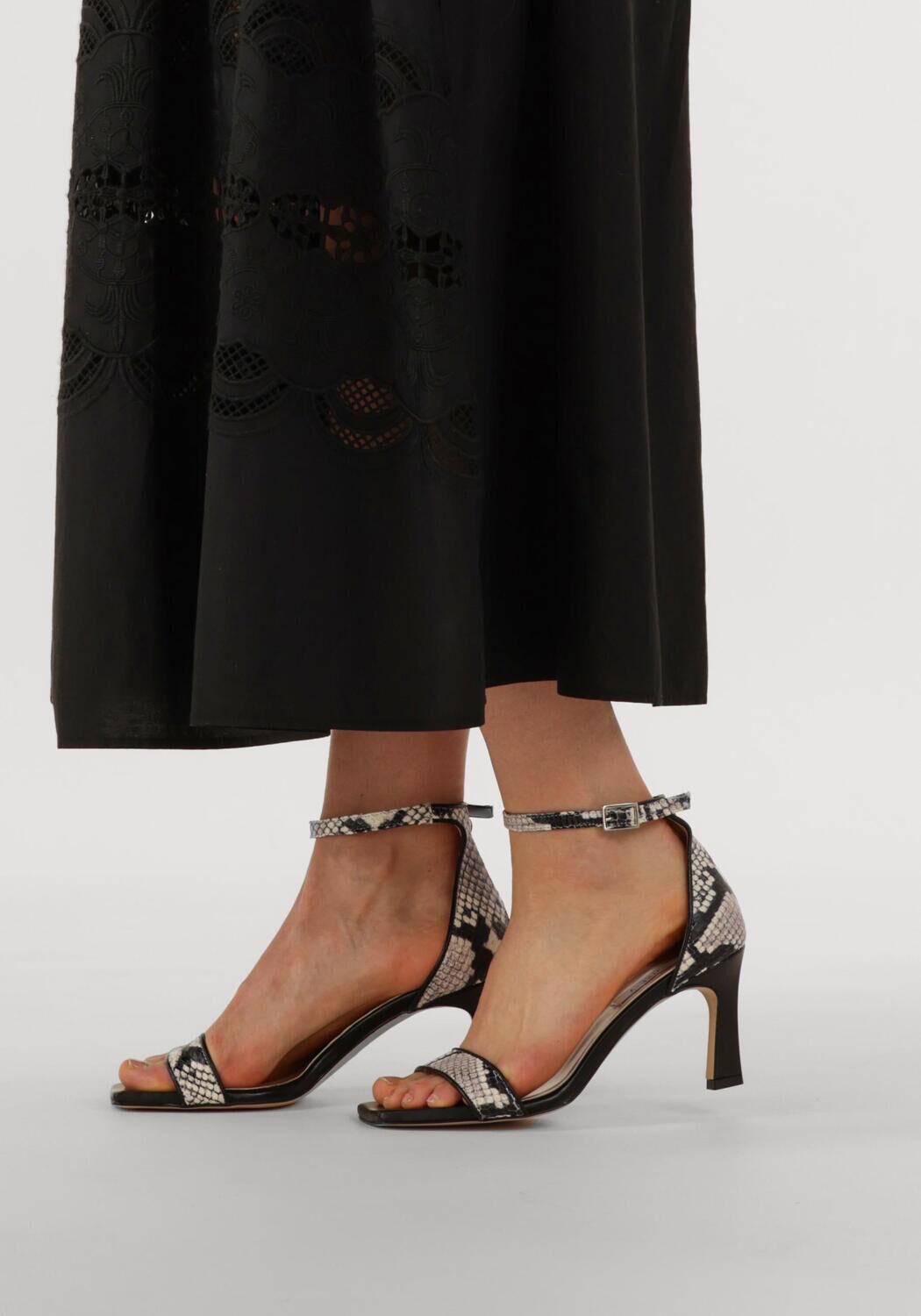 NOTRE-V Sandales &agrave; talons 86605 en noir - large