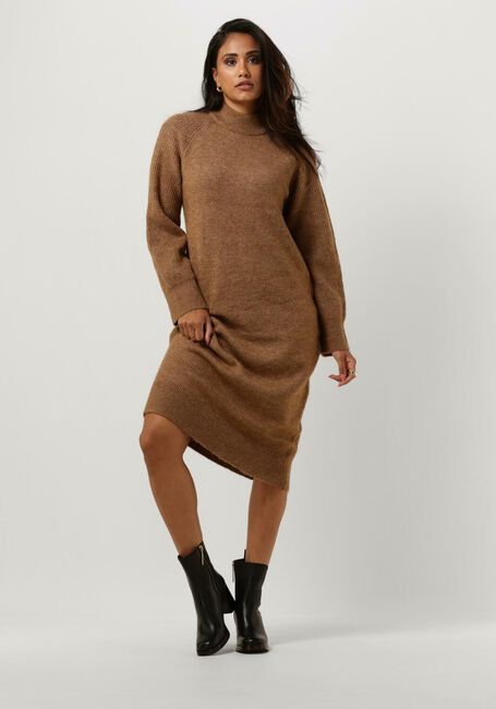 SELECTED FEMME Robe midi SLFRENA LS HIGH NECK KNIT DRESS en marron - large