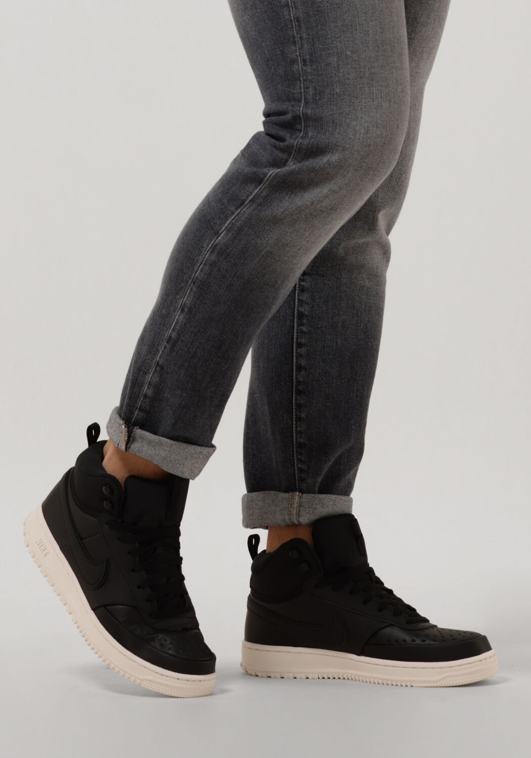 Zwarte NIKE Sneakers COURT VISION MID MEN - large