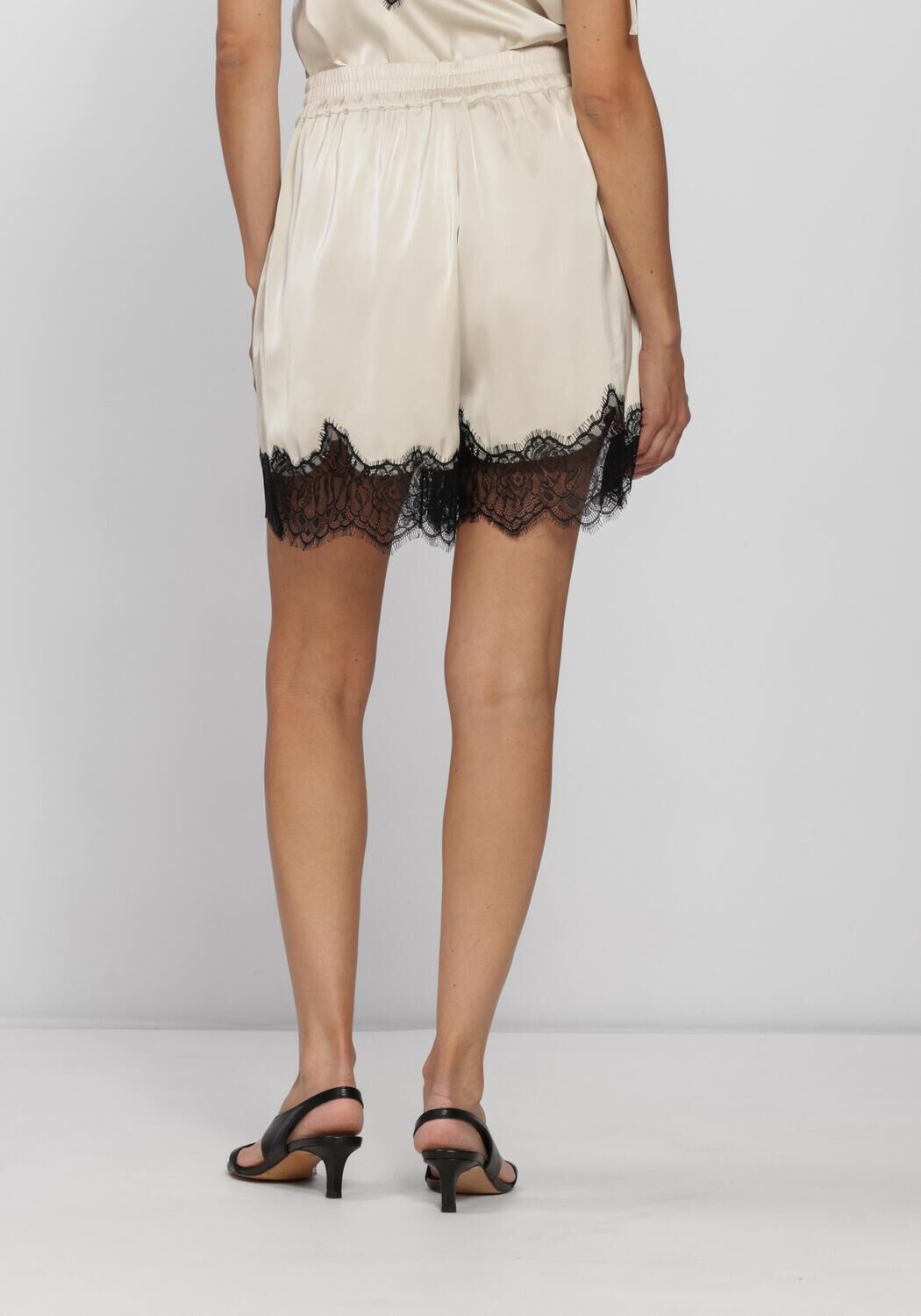 Beige GESTUZ Broeken/jumpsuits GZLALOU HW SHORTS - large