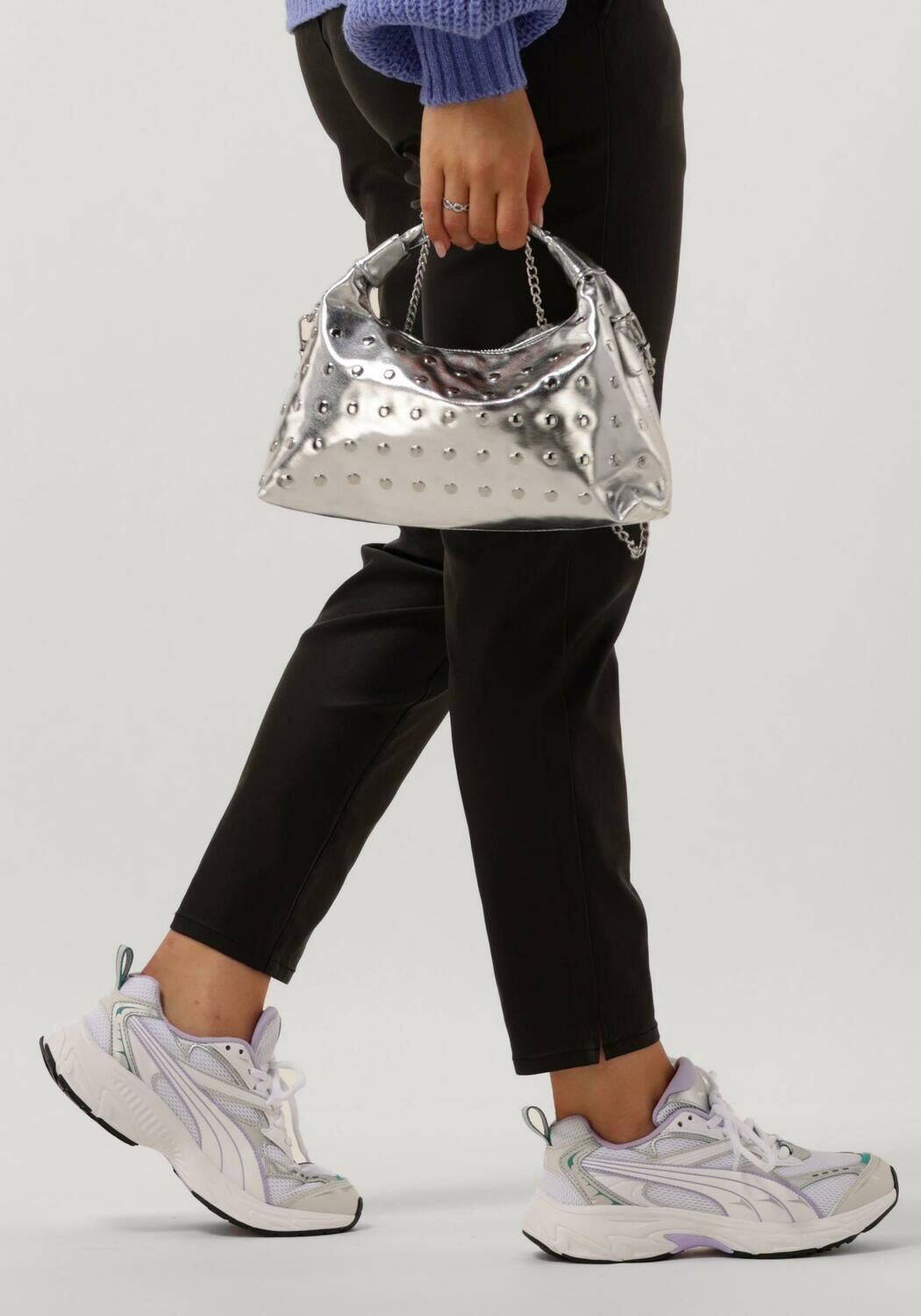 PUMA Baskets basses PUMA MORPHIC en blanc - large