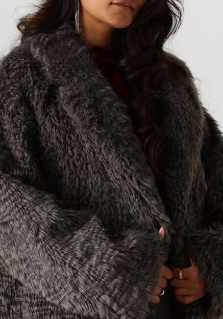 STAND STUDIO Manteau en fausse fourrure NICOLE COAT en gris - large