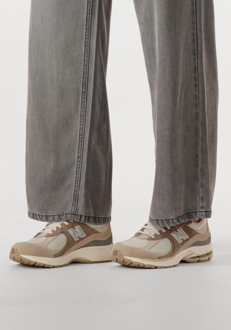 Beige NEW BALANCE Sneakers M2002 D - large