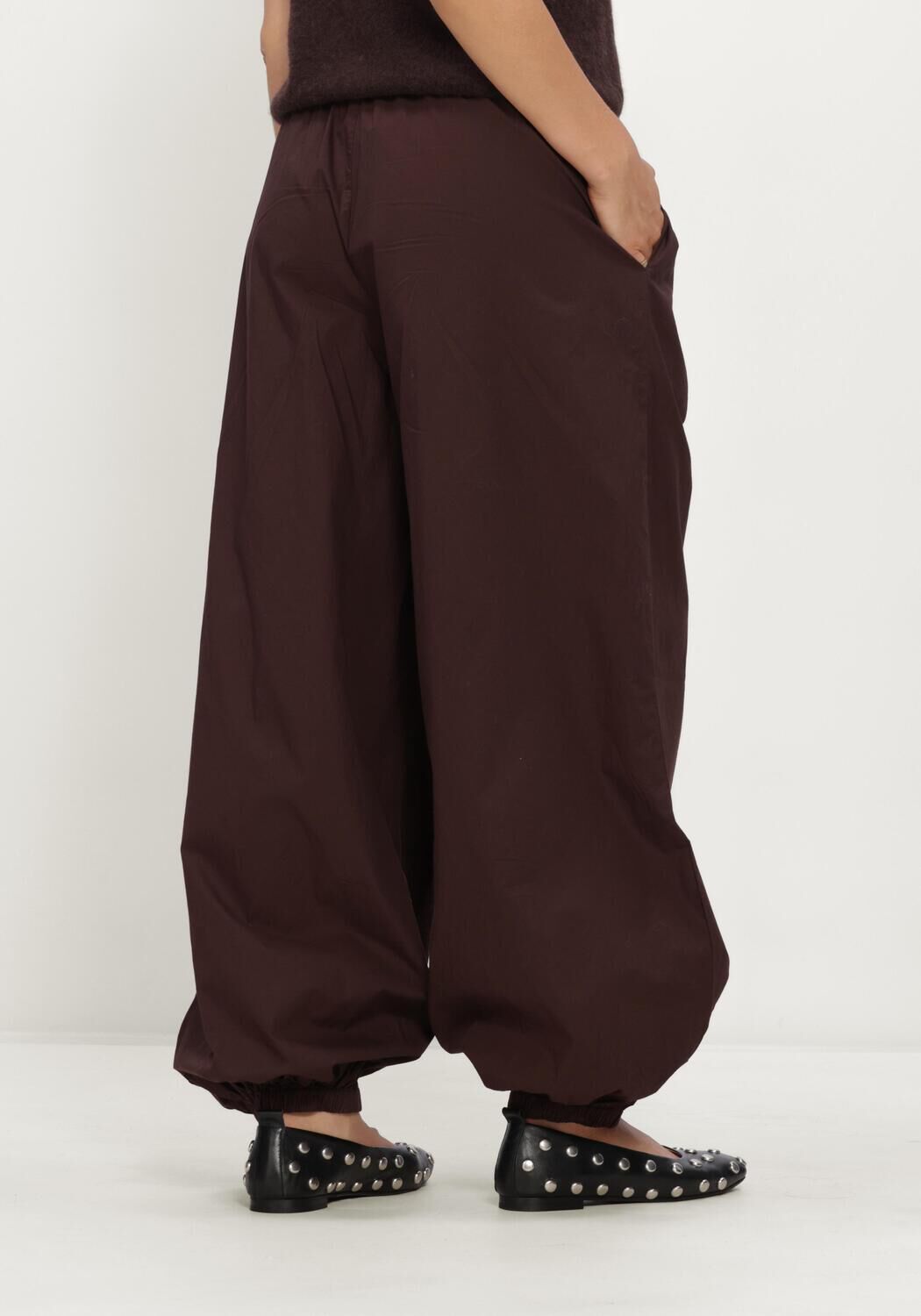 Y.A.S. Pantalon large YASMELVO MW BALLOON PANT en marron - large