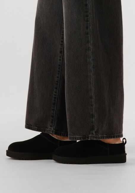 UGG W CLASSIC MICRO Chaussures à enfiler en noir - large