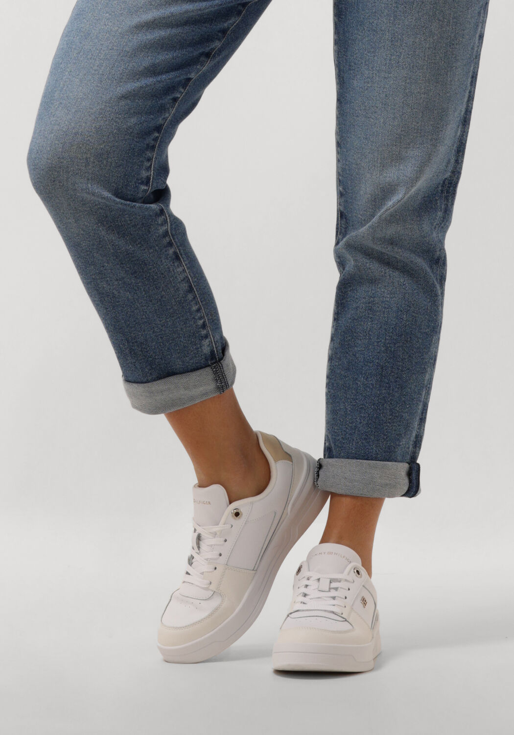 Witte TOMMY HILFIGER Sneakers ESSENTIAL BASKET - large