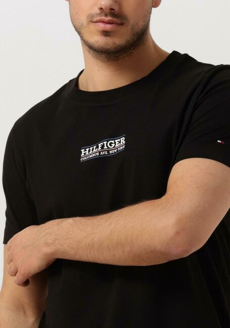 TOMMY HILFIGER T-shirt SMALL HILFIGER TEE en noir - large