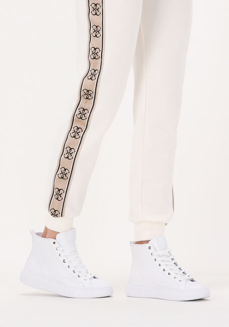 GUESS Baskets montantes INVYTE en blanc - large