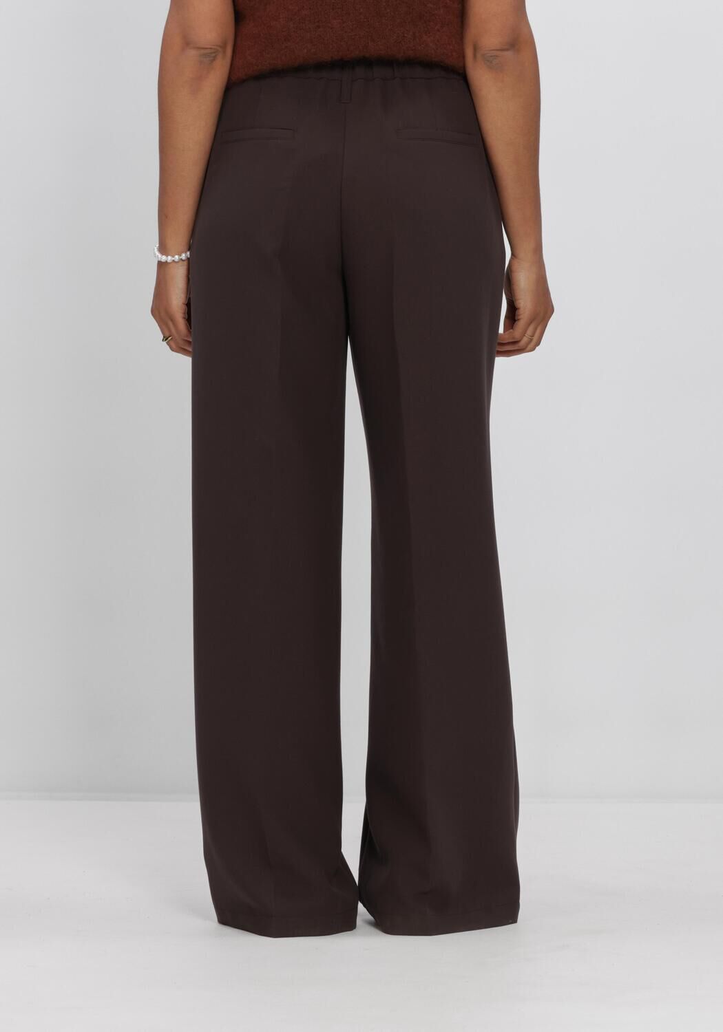 SUMMUM Pantalon large TROUSERS FOAM UNI en marron - large