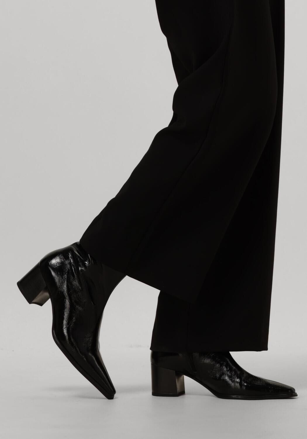 VAGABOND SHOEMAKERS GISELLE Bottines en noir - large