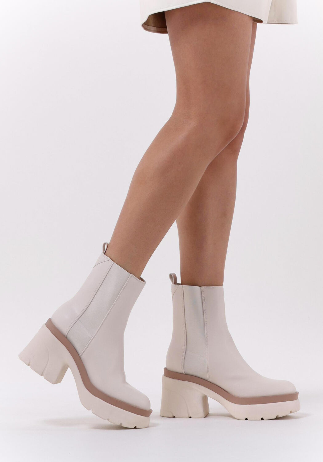 Witte GUESS Chelsea boots VANETA Omoda