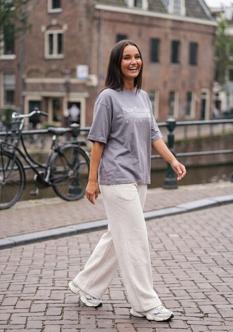 NEW BALANCE T-shirt TRACKSIDE OVERSIZED T-SHIRT en gris - large