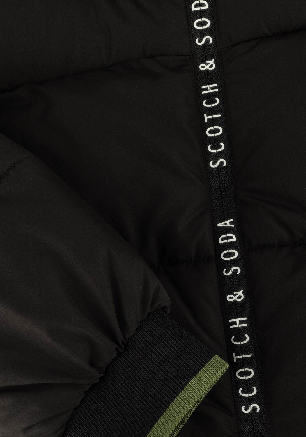 SCOTCH & SODA Veste matelass&eacute; WATER REPELLENT HOODED PUFFER JACKET en noir - large