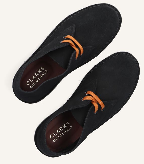 CLARKS Bottines à lacets DESERT BOOT DAMES en noir Omoda