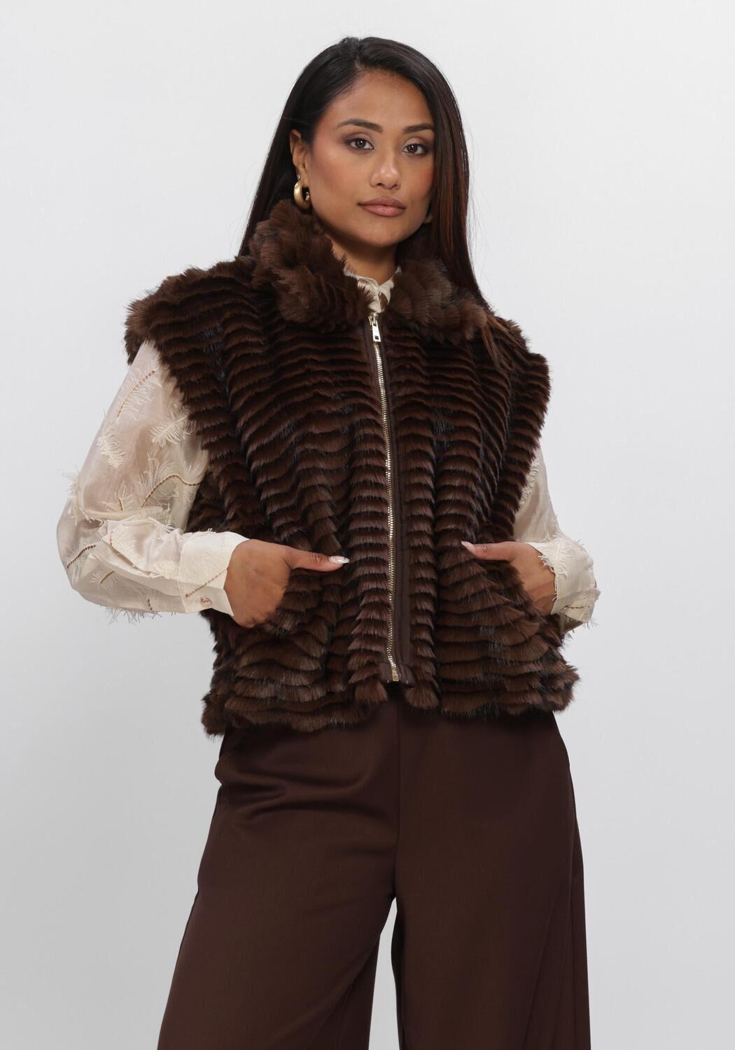 NUKUS Gilet HARRIET GILET ZIPPER en marron - large