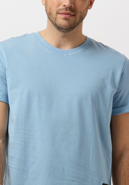 CALVIN KLEIN T-shirt BADGE TURN UP SLEEVE Bleu clair - large